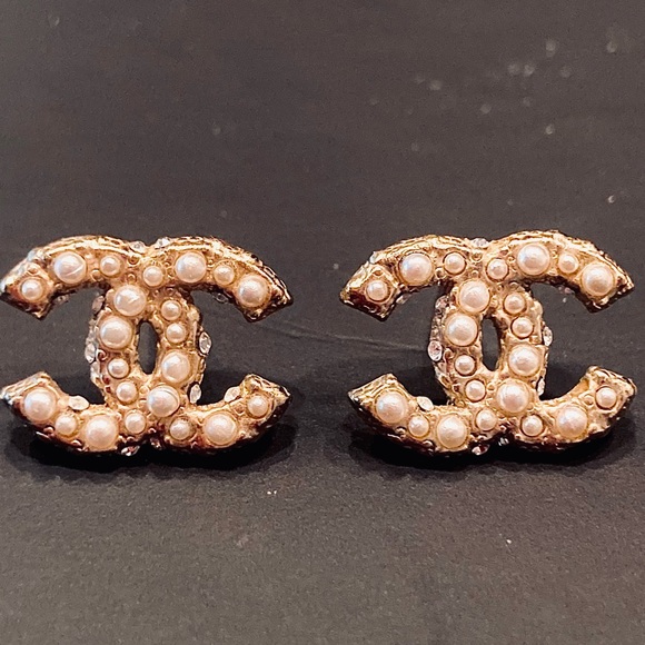 Chanel Authentic BRAND NEW Classic Gold CC Earrings with Pearls & Crystals - Picture 6 of 8